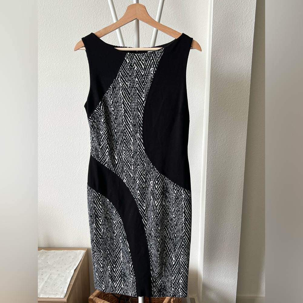 Caché Dress Women’s Black & White Sleeveless Sheath Dress Fully Lined Size 8